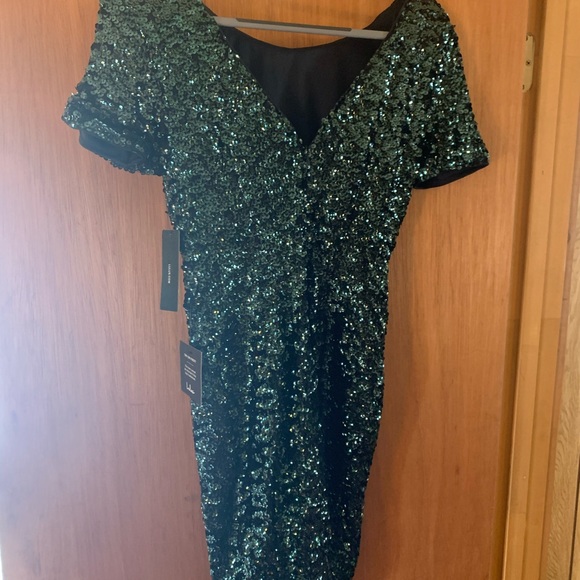 Dark green sequence party dress - Picture 3 of 3